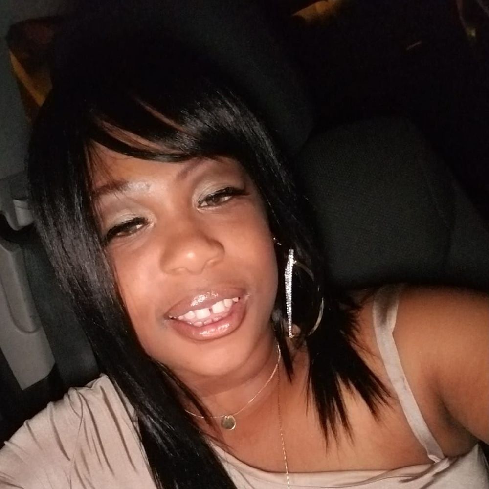 Meet your Posher, Dominique